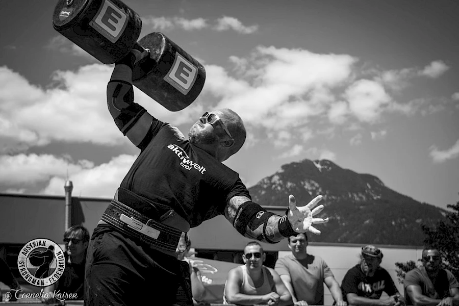 uk-cover><canvas width=