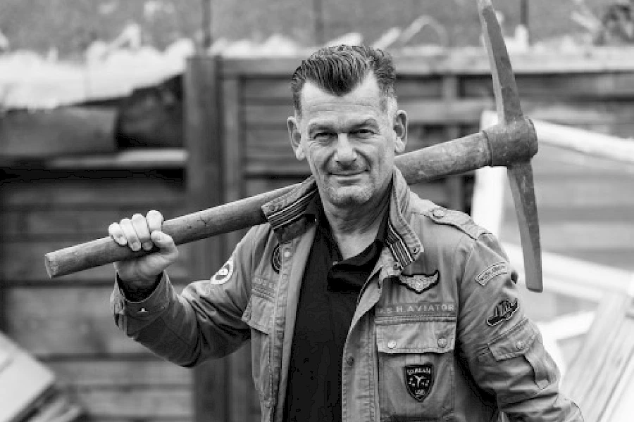 uk-cover><canvas width=